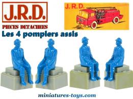 Les quatre Pompiers assis du Berliet GAK incendie miniature de JRD au 1/50e