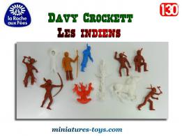 Les figurines de Davy Crockett et les indiens par La roche aux fées au 1/30e