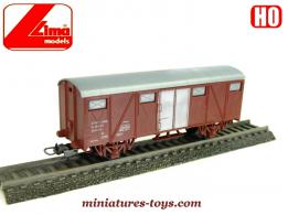Le wagon couvert deux essieux en miniature par Lima au H0 HO