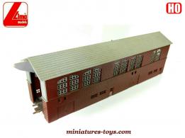 Le hangar garage pour locomotive miniature de Lima au H0 HO