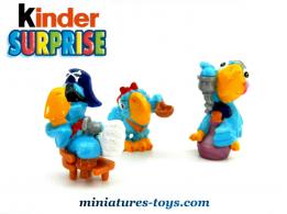 Un ensemble de 3 Perroquets Pirates en figurines plastique par Ferrero Kinder Surprise
