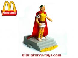 La figurine de Jules César distribuée par Mac Donal's dans la série Asterix