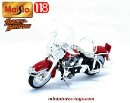 La moto Harley Davidson FLH duo Glide 1962 en miniature de Maisto au 1/18e