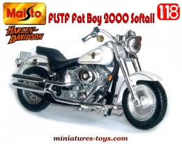 La moto Harley Davidson FLSTF Fat Boy 2000 Softail miniature de Maisto au 1/18e