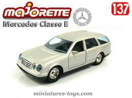 Le break Mercedes Classe E gris en miniature de Majorette au 1/37e
