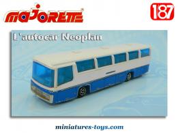 Un autocar Neoplan miniature bleu et blanc par Majorette France au 1/87e