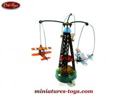Le manége mécanique d'avions miniatures en métal à la façon d'un jouet ancien