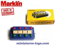 Le tableau de commande 8 prises pour réseau de trains miniatures Marklin