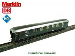 Le fourgon a bagages grandes lignes vert de la DB en miniature de Marklin au HO