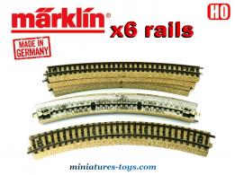 Un lot de 6 grands rails ferroviaires courbes en métal 3 voies Marklin au H0 HO