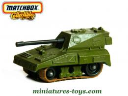 Le char d'assaut miniature de Matchbox Rolamatics au 1/65e