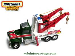 Le camion Peterbilt dépanneur lourd miniature de Matchbox au 1/50e