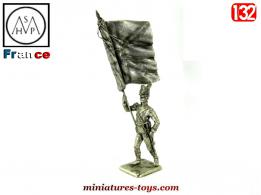 Le porte drapeau du 1st foot à Waterloo en figurine par MHSP au 1/32e
