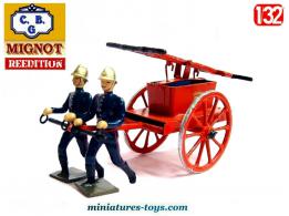 La pompe à bras avec 2 Sapeurs Pompiers français en métal Mignot CBG Hachette au 1/32e