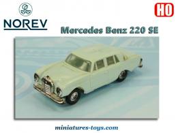 La Mercedes Benz 220 SE bleue en miniature par Micro Norev au H0 HO 1/86e