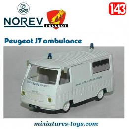 Le Peugeot J7 ambulance de 1965 en miniature par Norev au 1/43e