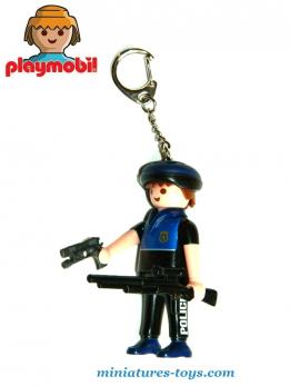 Un Playmobil de la Police en version collector porte clef 