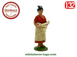 La fermière a la poule en figurine métal de la ferme par Quiralu au 1/32e