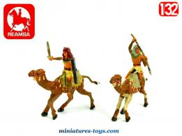 Un lot de 2 figurines de chameliers égyptiens de pharaon par Reamsa au 1/32e