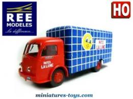Le Panhard Movic des pâtes La Lune en camion miniature REE-Modeles au HO