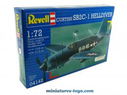 Le bombardier en piquée Curtiss SB2C-1 Helldiver en kit de Revell au 1/72e