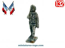 Une figurine en métal du chasseur alpin français années 1940 par LR au 1/32e