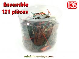 Un maxi lot de 121 soldats et accessoires militaires en plastique au 1/35e