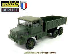 Le camion Berliet GBC 8 Kt non bâché militaire en miniature de Solido au 1/50e