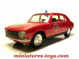 La Peugeot 504 berline de liaison pompiers en miniature Solido au 1/43e