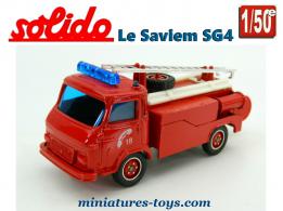 Le Saviem SG4 premiers secours pompiers en miniature de Solido au 1/50e