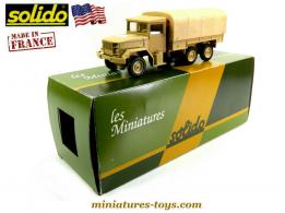 Le camion Kaiser Jeep M35 6x6 sable bâché en miniature de Solido au 1/50e