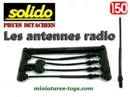 Un ensemble de 4 antennes radio pour véhicules miniatures Solido militaire