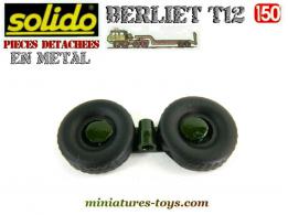 Le support avec roues de secours en métal peint du Berliet T12 Solido au 1/50e