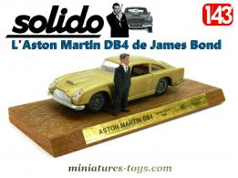 La DB4 Aston Martin James Bond en miniature Solido au 1/43e sur socle bois