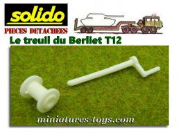 Le treuil et la manivelle du Berliet T12 porte char miniature de Solido au 1/50e