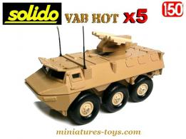 Un lot de 5 VAB 6x6 Renault sable en version Milan Solido sans boite au 1/50e