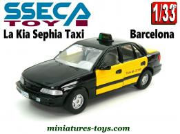 La Kia Sephia Taxi Barcelona en miniature par Sseca-Toy au 1/33e