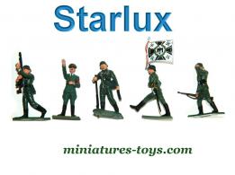 Un ensemble de 5 figurines allemandes WW II Starlux au 1/32e