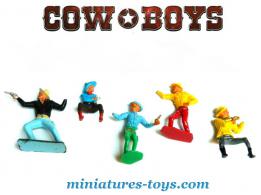 Un lot de 5 cowboys en plastique du type Starlux au 1/32e incomplets