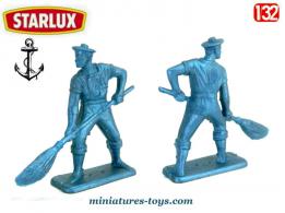 La figurines du marin français passant le balai par Starlux au 1/32e