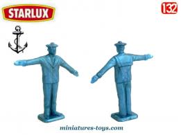 La figurines du marin français faisant des signaux par Starlux au 1/32e