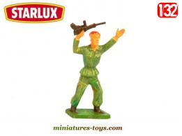 La figurine du parachutiste français bras levés Starlux au 1/32e