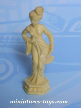 Une rare Statuette de la danseuse chinoises en plastique du lait Mont Blanc