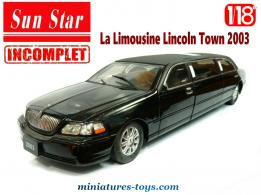 La Limousine Lincoln Town 2003 en miniature par Sun Star au 1/18e incomplète