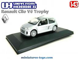 La Renault Clio V6 Trophy en miniature par Universal Hobbies au 1/43e