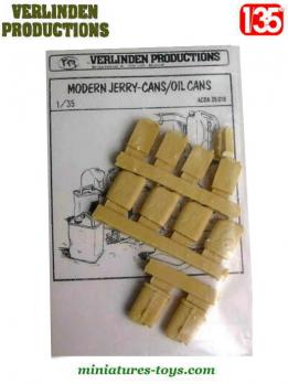 Un ensemble de 10 jerrycans contemporains en miniatures de Verlinden au 1/35e