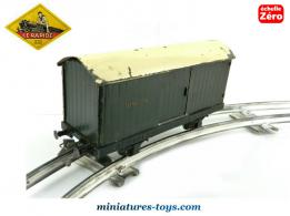 Le wagon fourgon bagages miniature échelle zéro O de la marque LR ici incomplet