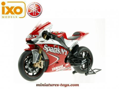 Moto IXO Yamaha YZR M1 #7 Carlos Checa 2002 – 1/24, Collection