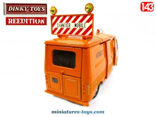 Le fourgon Peugeot J7 autoroutes de Dinky Toys réédité par