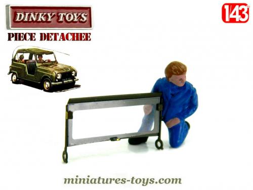 Le tableau de bord de la Renault 4 Sinpar de Dinky Toys France au 1/43e